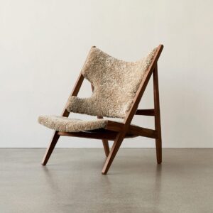 AUDO CPH (ex MENU) Knitting Lounge Chair, Walnut Base, Sheepskin, Skandilock Curly 17 mm Cork 19 (Nougat)