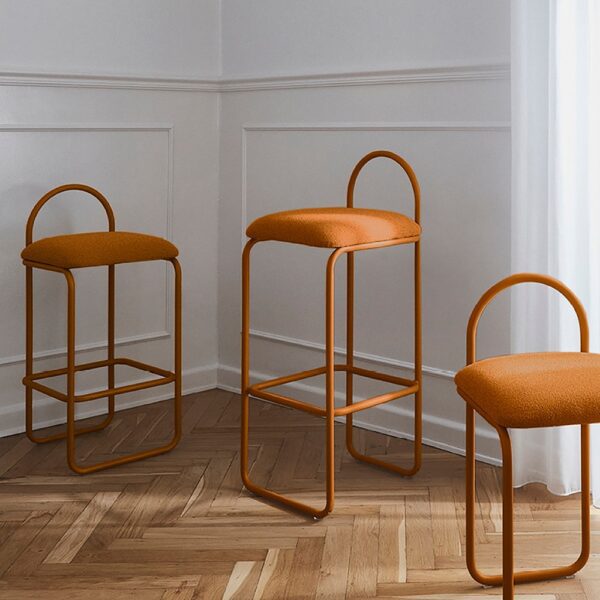 Studio lighting, perspective view of 3 stools next to a wall.