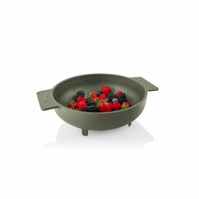 A fine mesh strainer with washed berries.
