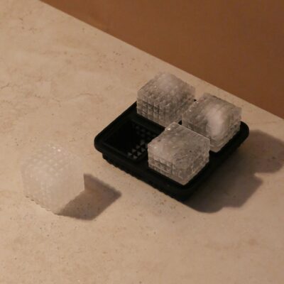 Designstuff Prism Ice Cube Tray with fresh Ice Cubes in Black